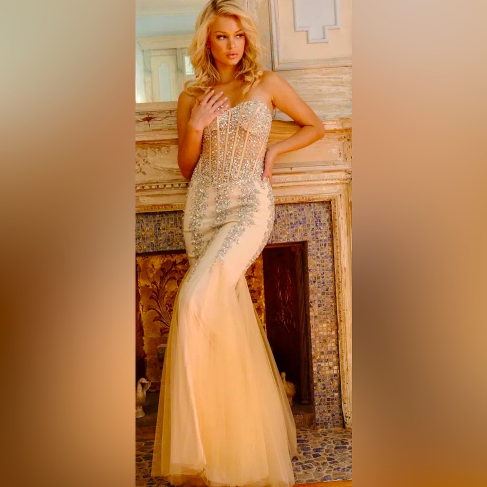 BNWT Jovani 5908 Nude/Silver dress (size 10)
